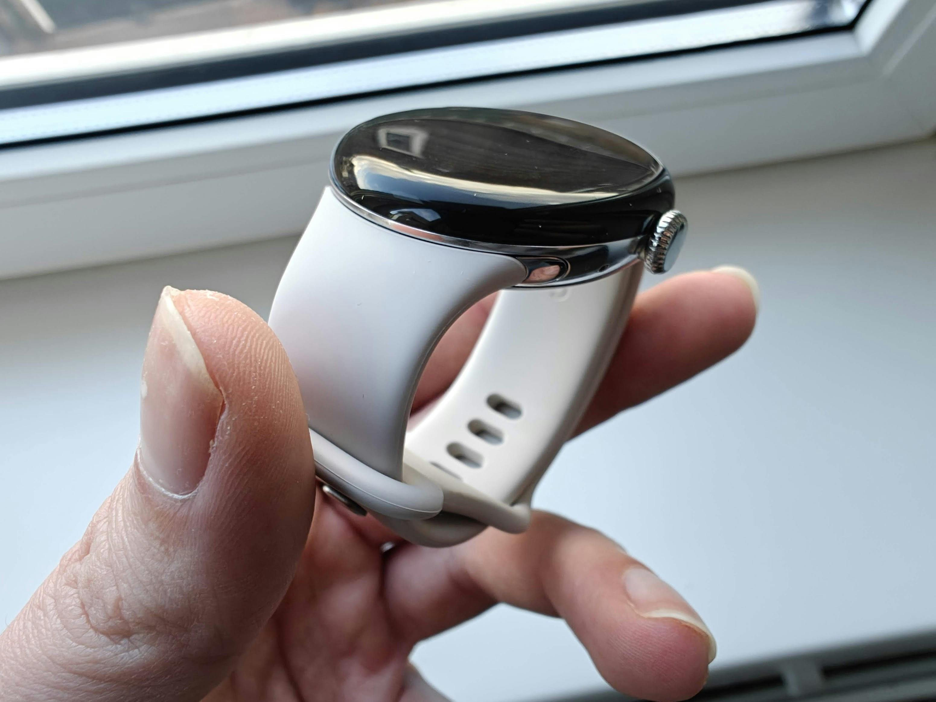 De Pixel Watch 2 gebruikt een speciaal bandje.