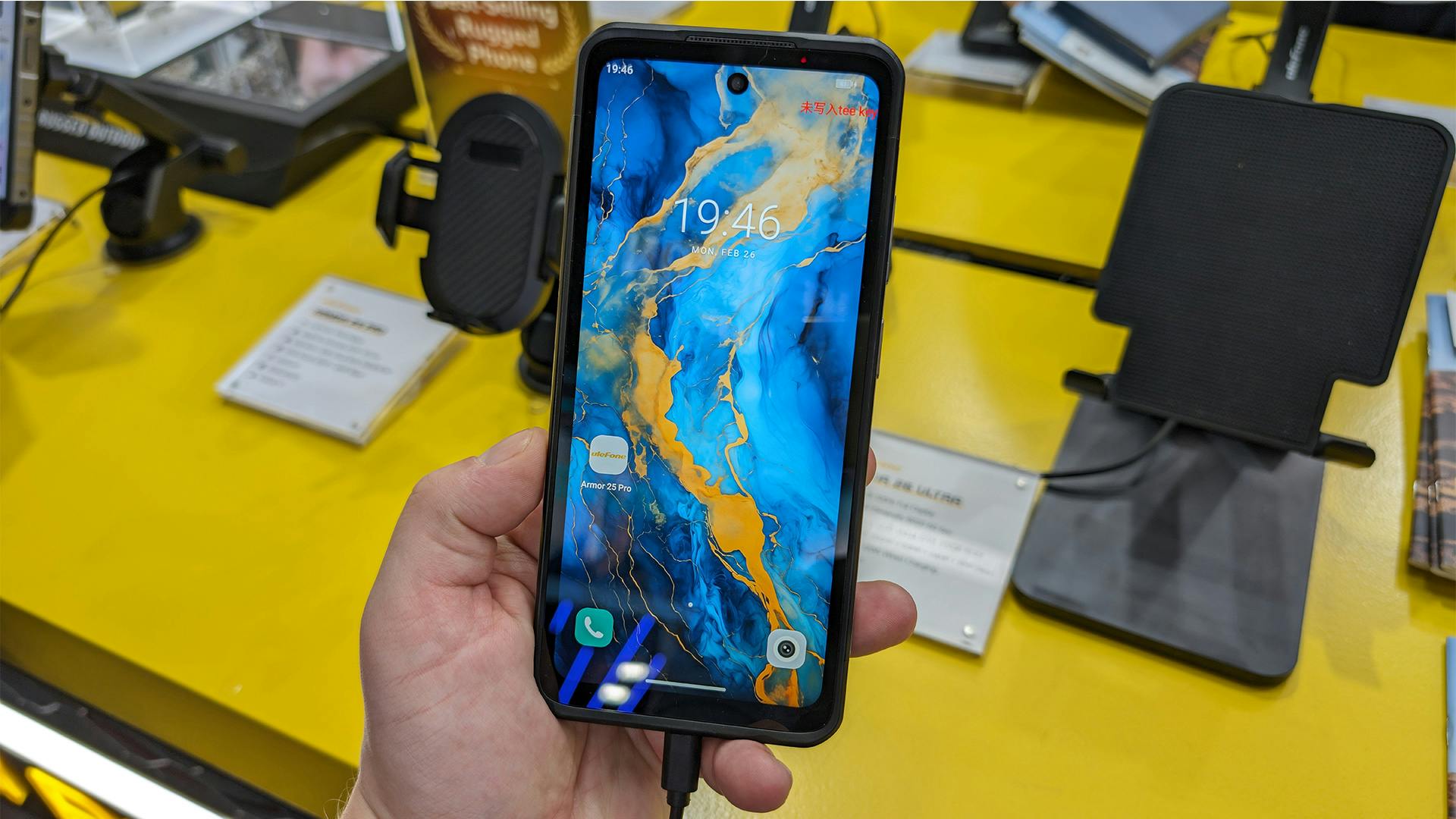 De Ulefone Armor 25 is een 'bouwvakkerstelefoon' die duidelijk z'n mannetje staat.