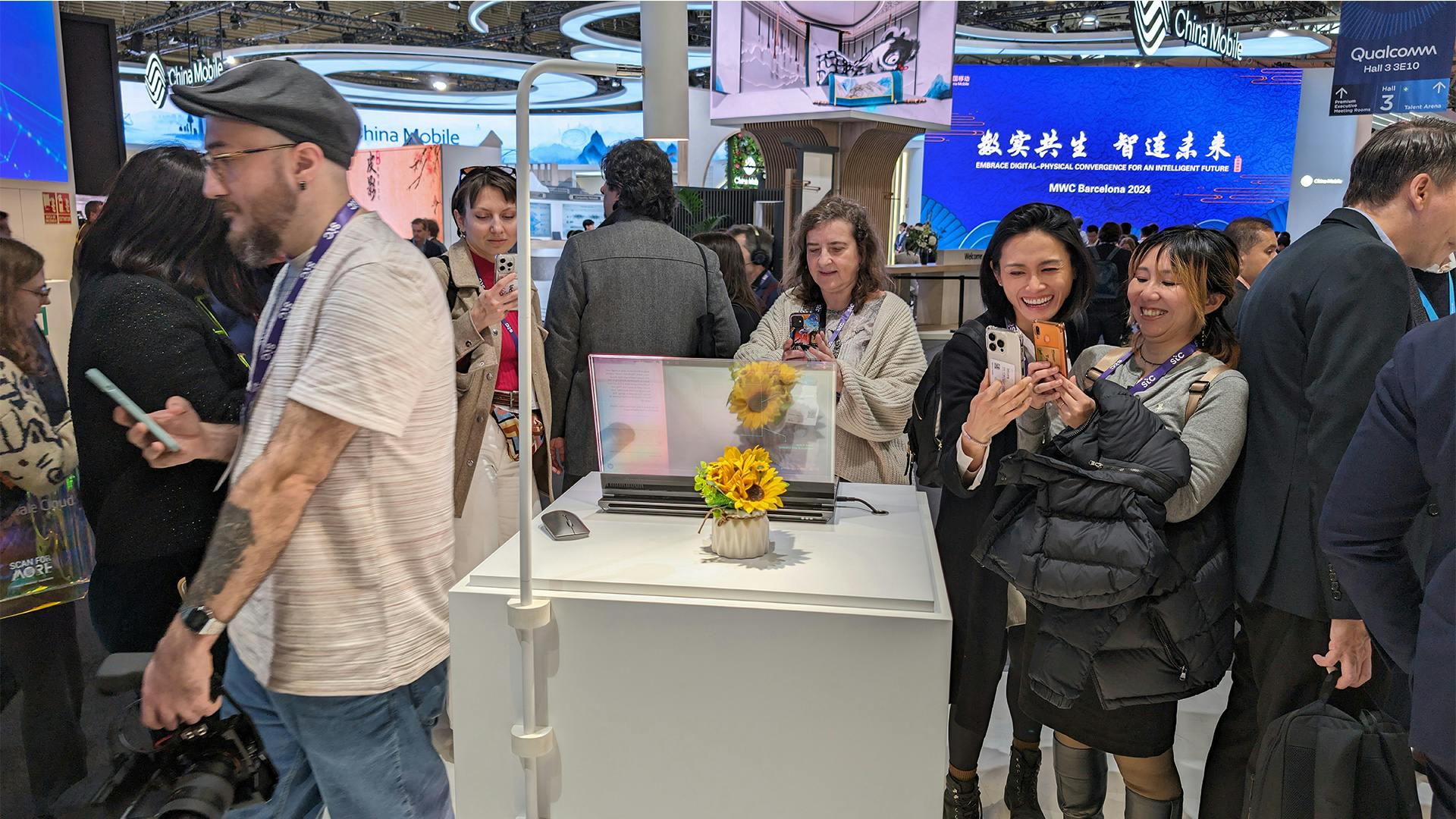 Er is veel animo voor de transparante laptop.