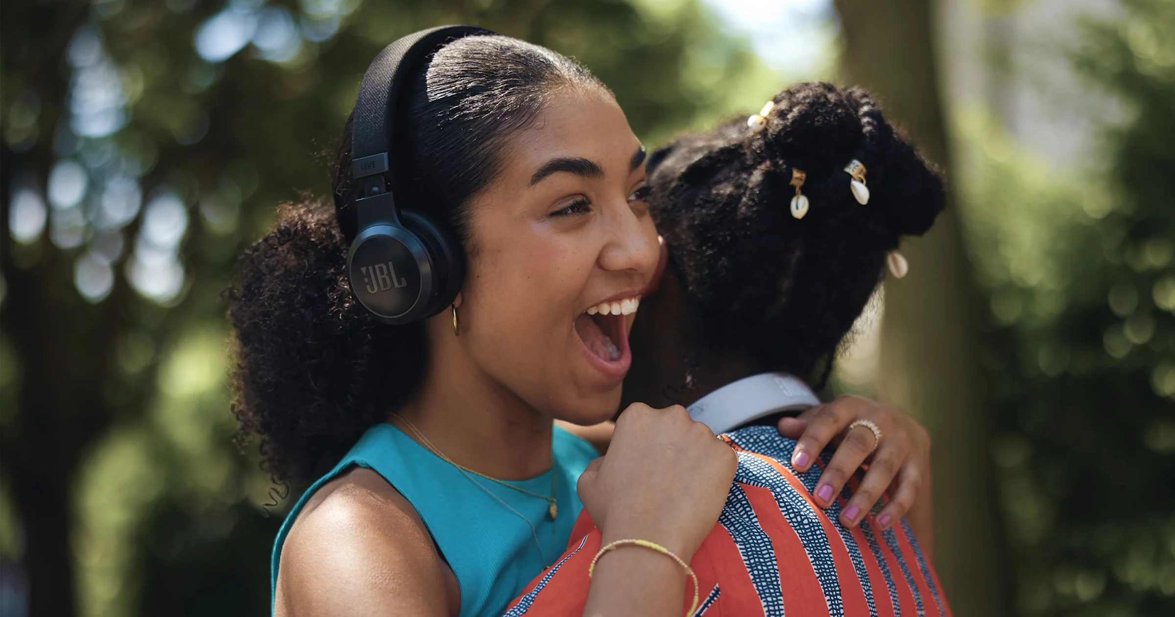 Waar voor je geld: 5 lichtgewicht (en betaalbare) on-ear-hoofdtelefoons