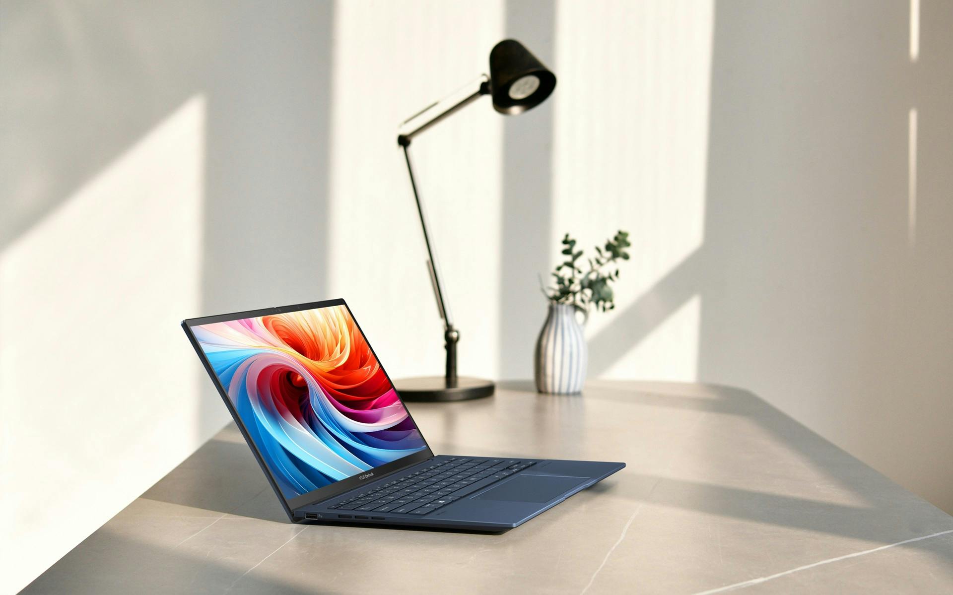 Laptop van ASUS op een bureau