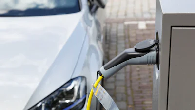 Hier moet je op letten bij de keuze van een laadpaal thuis (en op kantoor)