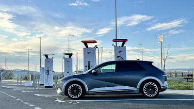 Laden met 800 volt: Hyundai maakt het mogelijk