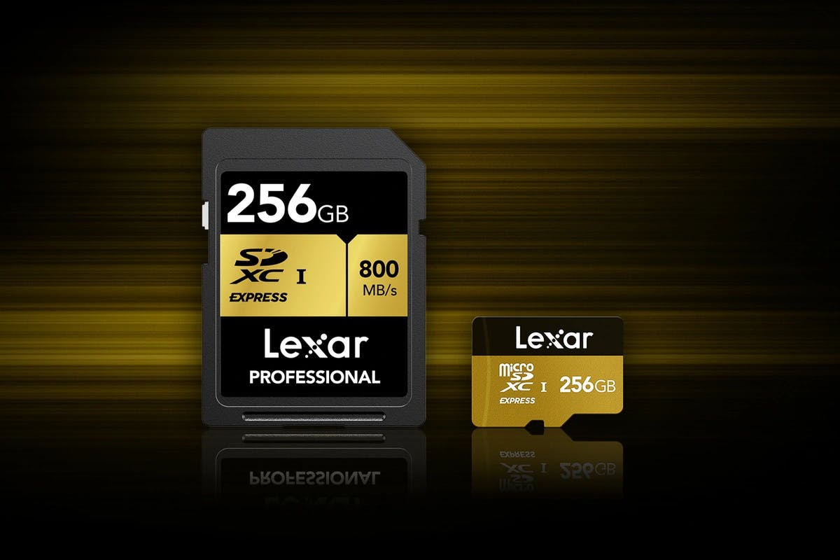 Een microSD-kaart met SD Express-interface van Lexar.
