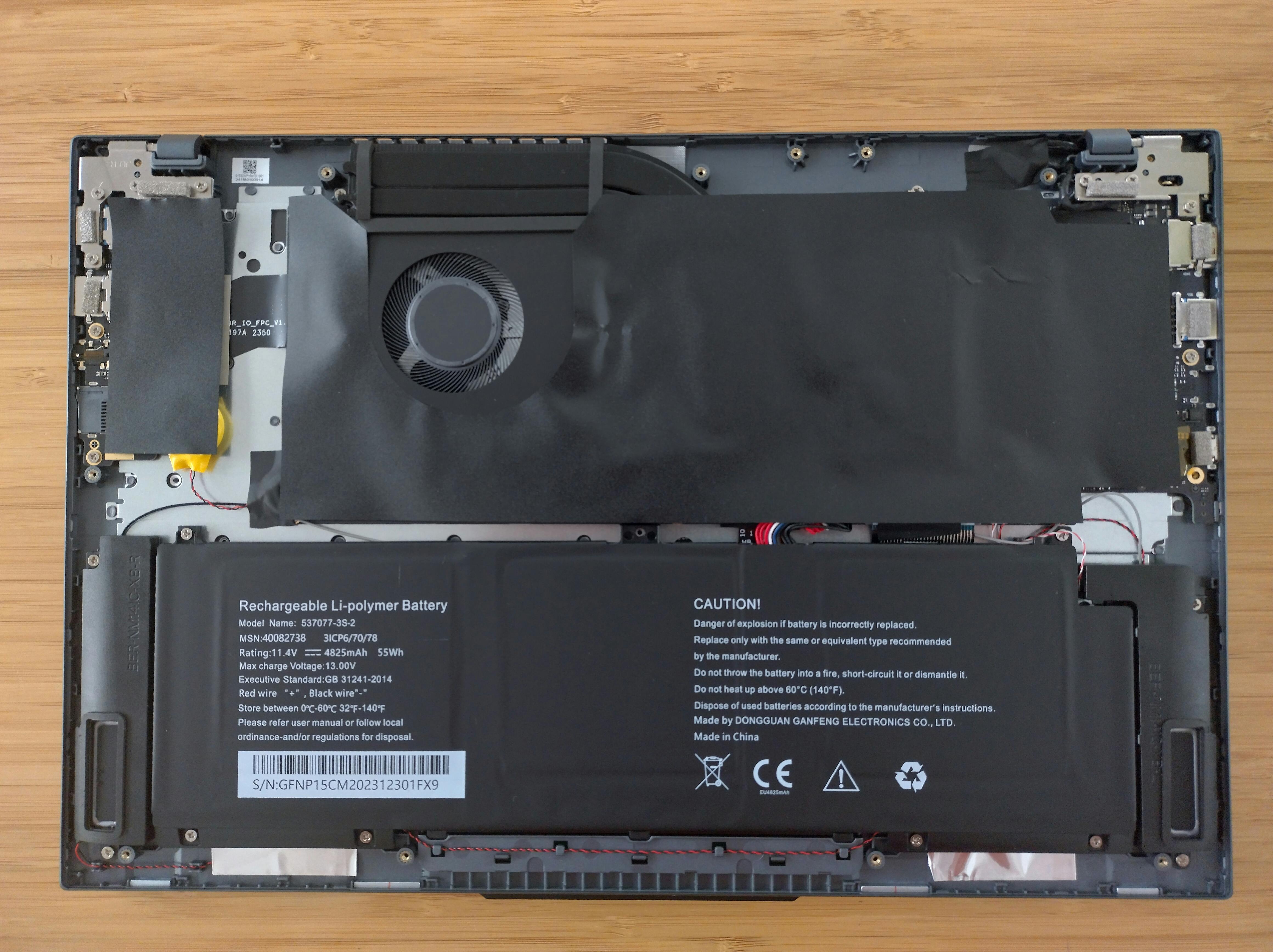 Binnenkant Medion E15443.