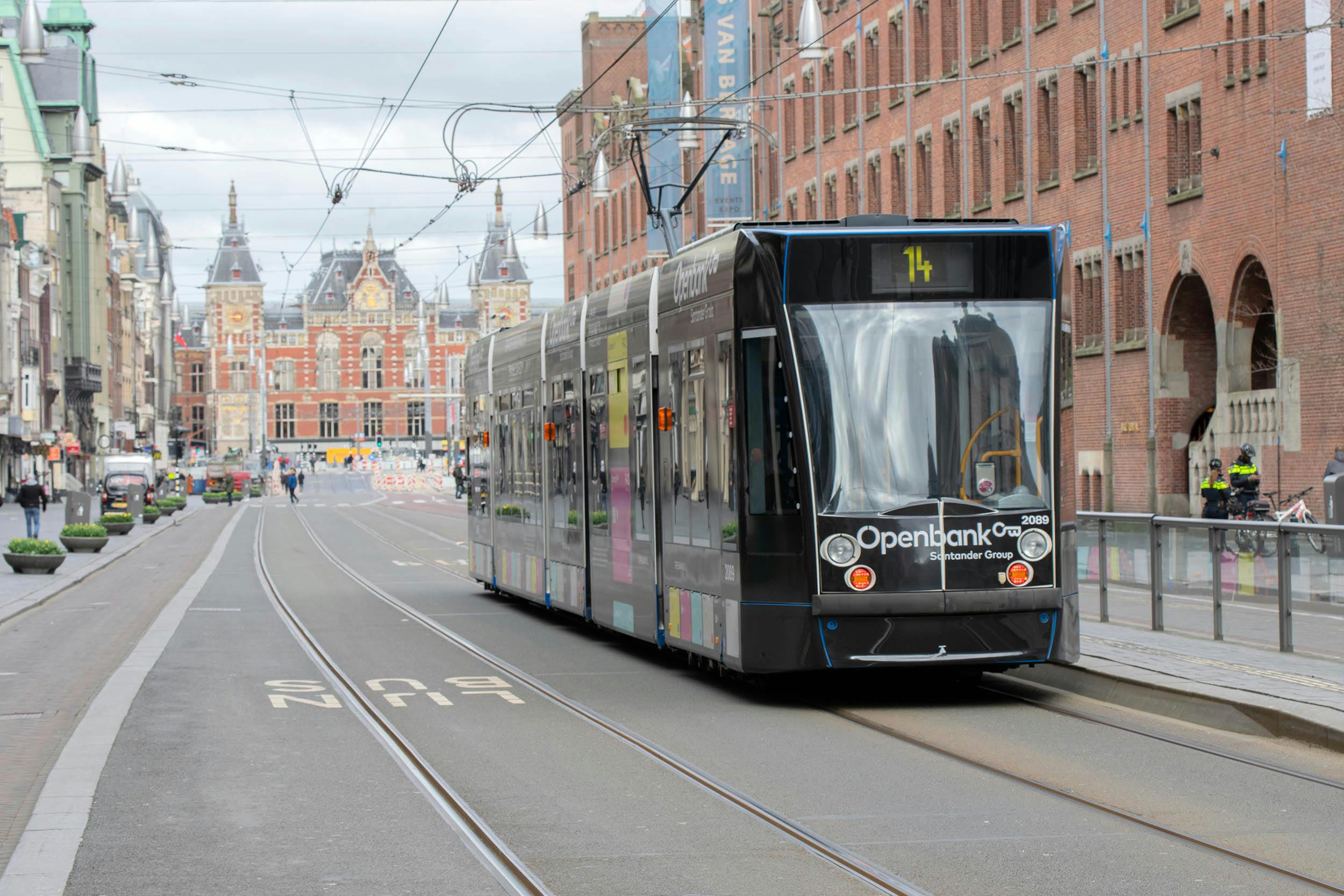 Openbank op Amsterdamse tram