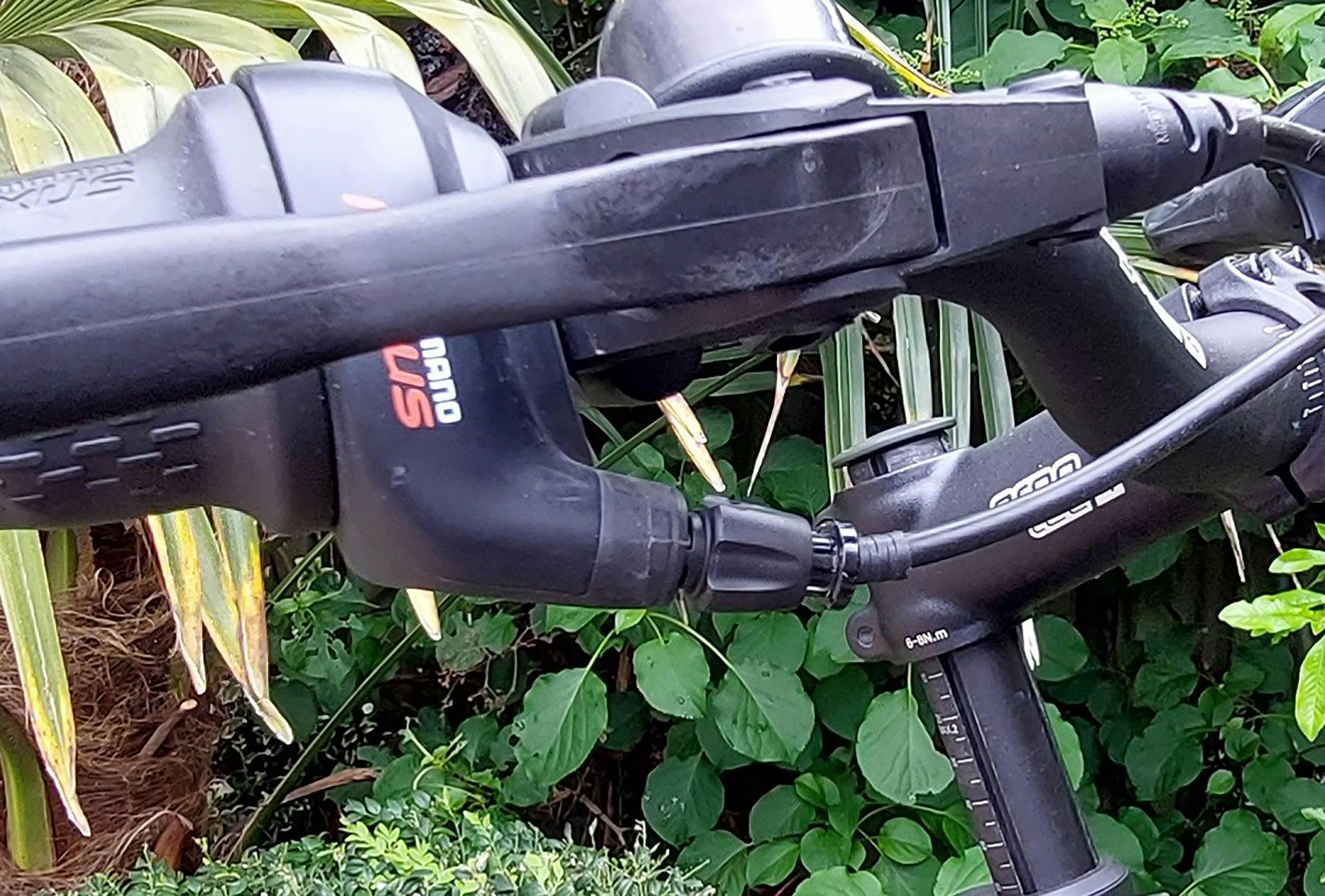 Kabelversteller bij schakelunit stuur