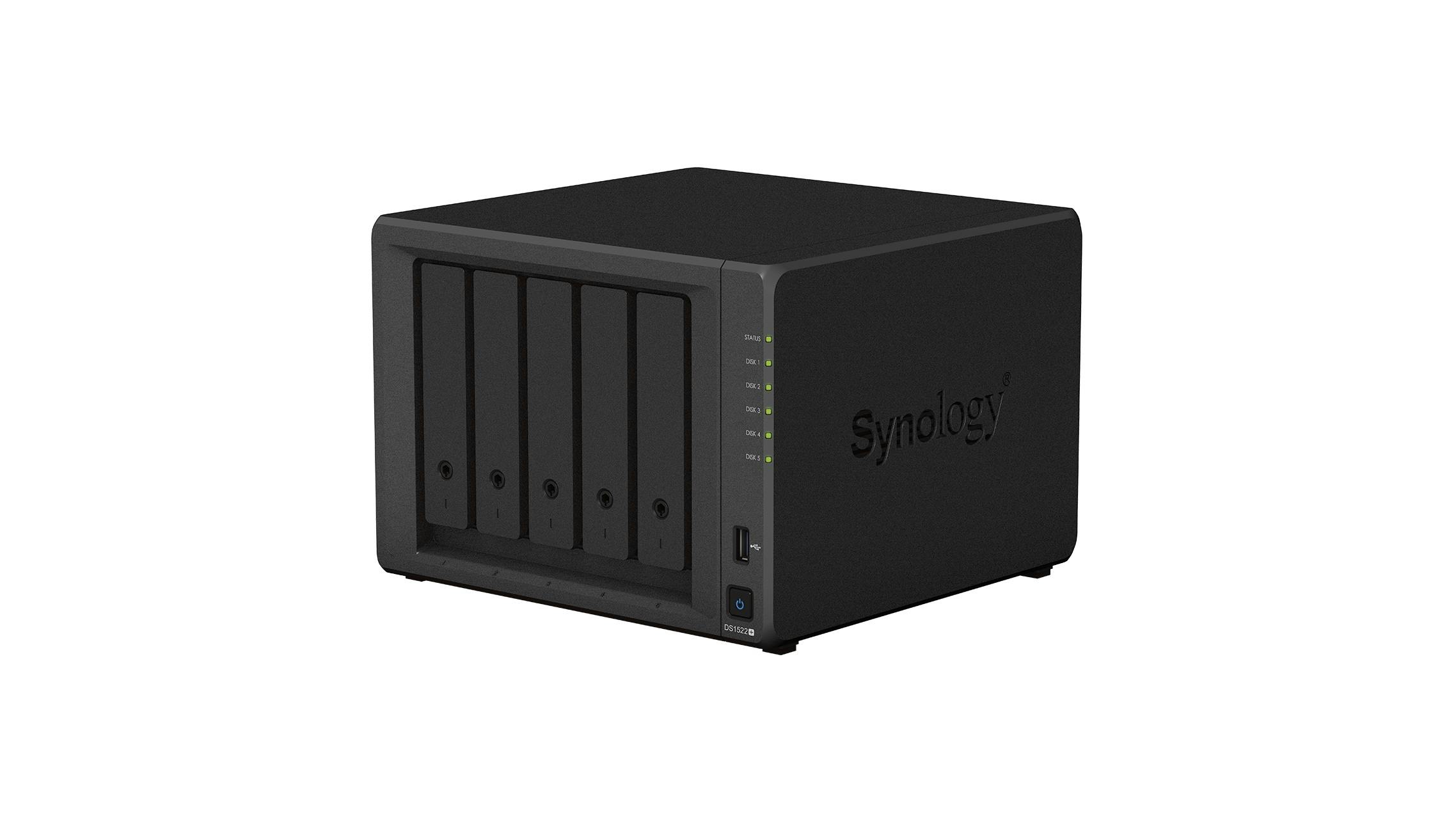 De DS1522+ biedt ruimte aan maximaal vijf harde schijven of ssd’s.