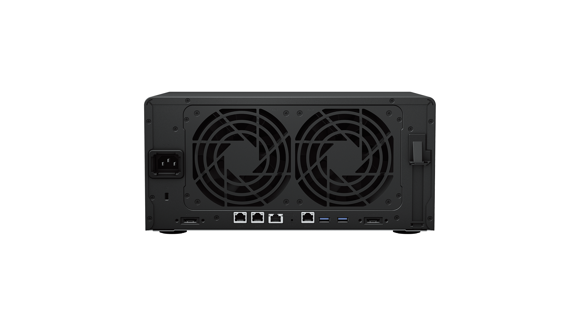 De achterzijde van de DS1823xs+ biedt veel aansluitingen inclusief een 10Gbit/s-netwerkpoort.