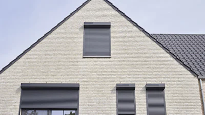 🌞 Ideaal: zonneschermen en rolluiken op zonne-energie