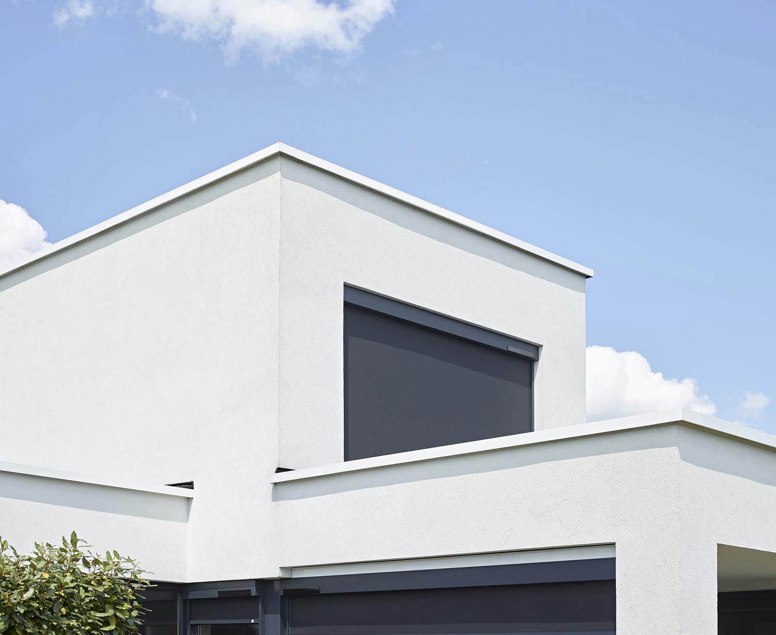 Zowel de rolluiken als de screens geven een strakke uitstraling.