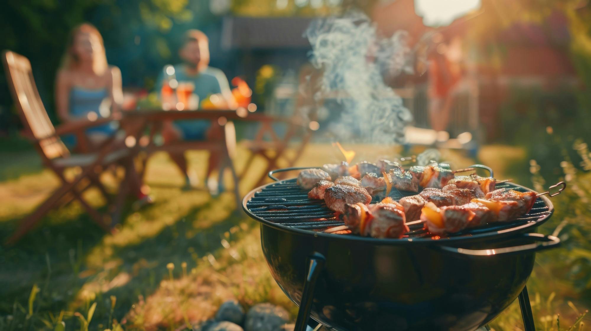 Vlees op houtskoolbarbecue