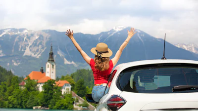 Op reis met een elektrische auto: zo plan je een ontspannen route