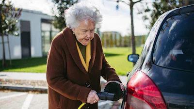 EV opladen via stopcontact gevaarlijk? Let hier op!