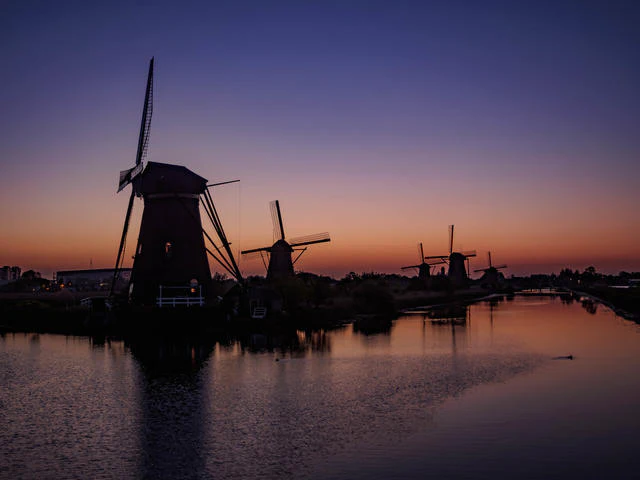 Op stap in de avond: landschappen bij het blauwe uur