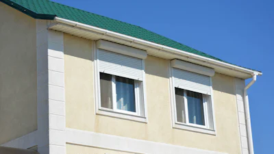 Rolluiken schoonmaken doe je zo (want ja, dat moet af en toe gebeuren!)