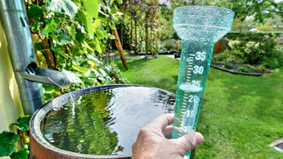 Zo maak je zelf een (houten) regenton (het is er het weer voor!)