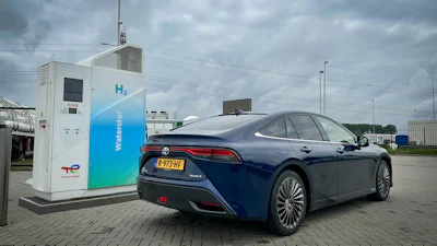 Rijden op waterstof anno 2024: de Toyota Mirai onder de loep