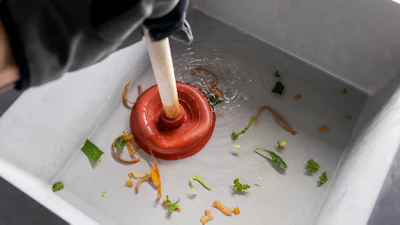 Wat mag je never nooit in de gootsteen gooien?