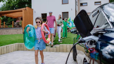 Op vakantie met je elektrische auto: dit kost opladen in Europa