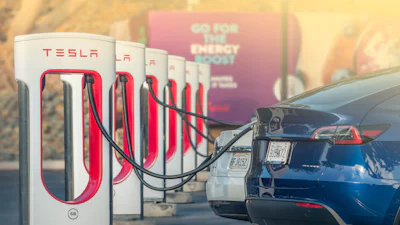 Waar kun je onderweg je elektrische auto opladen?