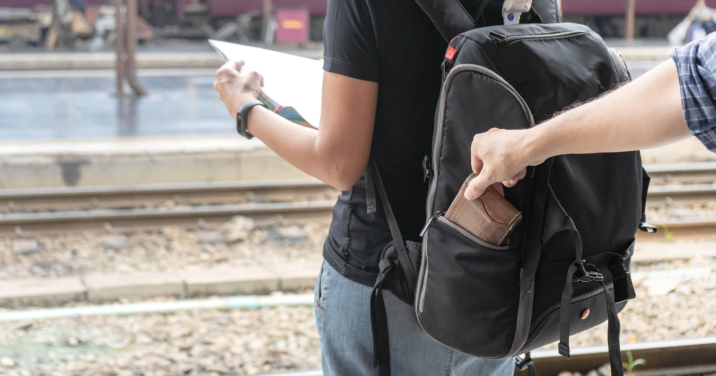 Op vakantie? Trap niet in deze diefstaltrucs