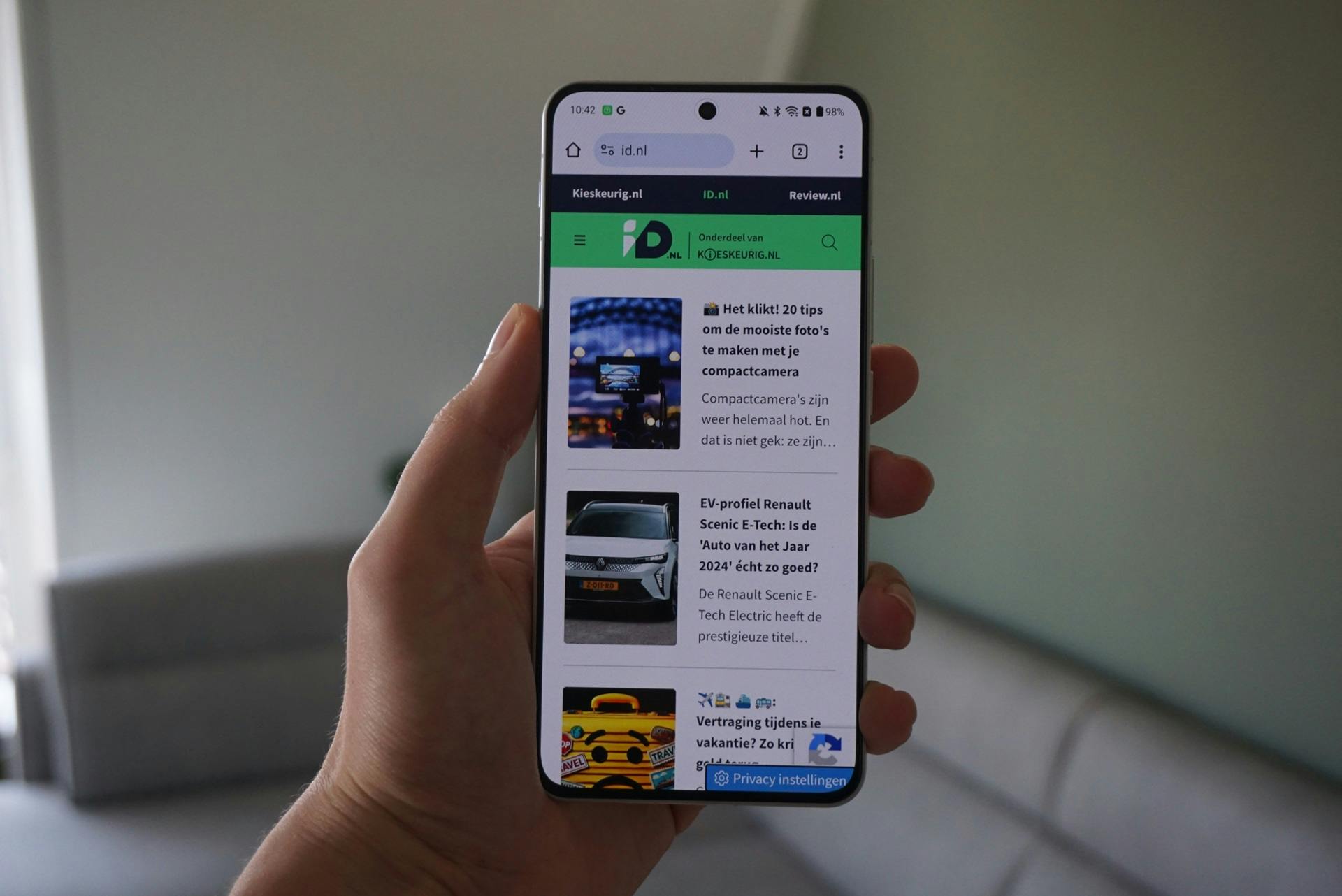 Het scherm is lastig met één hand te bedienen.