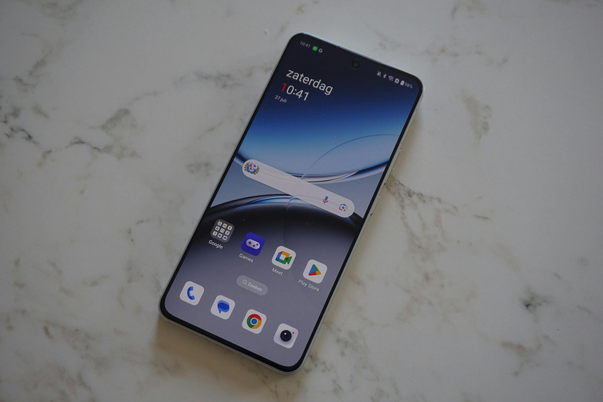 Je zou het niet zeggen, maar in deze telefoon zit evenveel werkgeheugen en opslagcapaciteit als in een gangbare laptop.