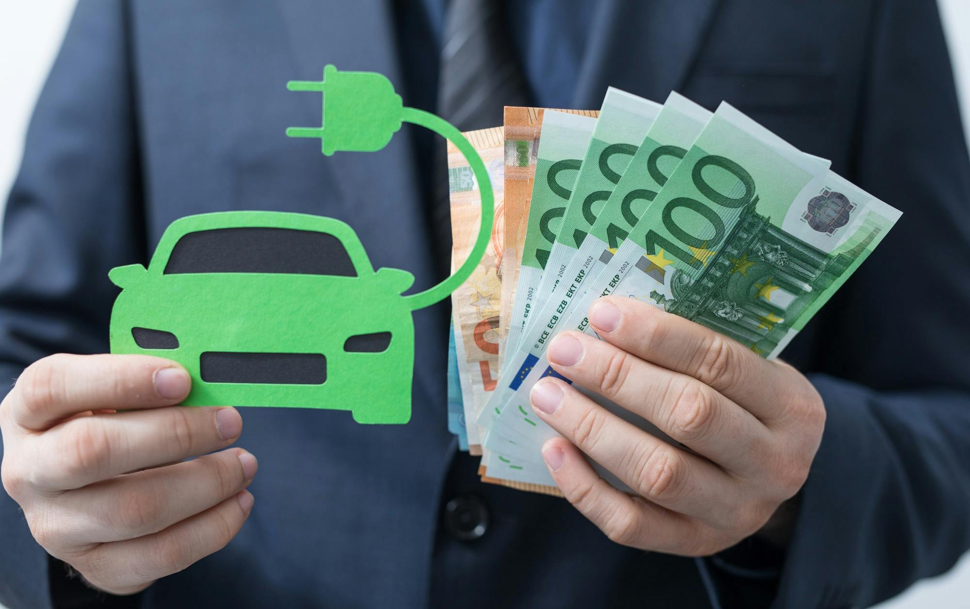 Subsidie, motorrijtuigenbelasting en bijtelling elektrische auto: zo zit het