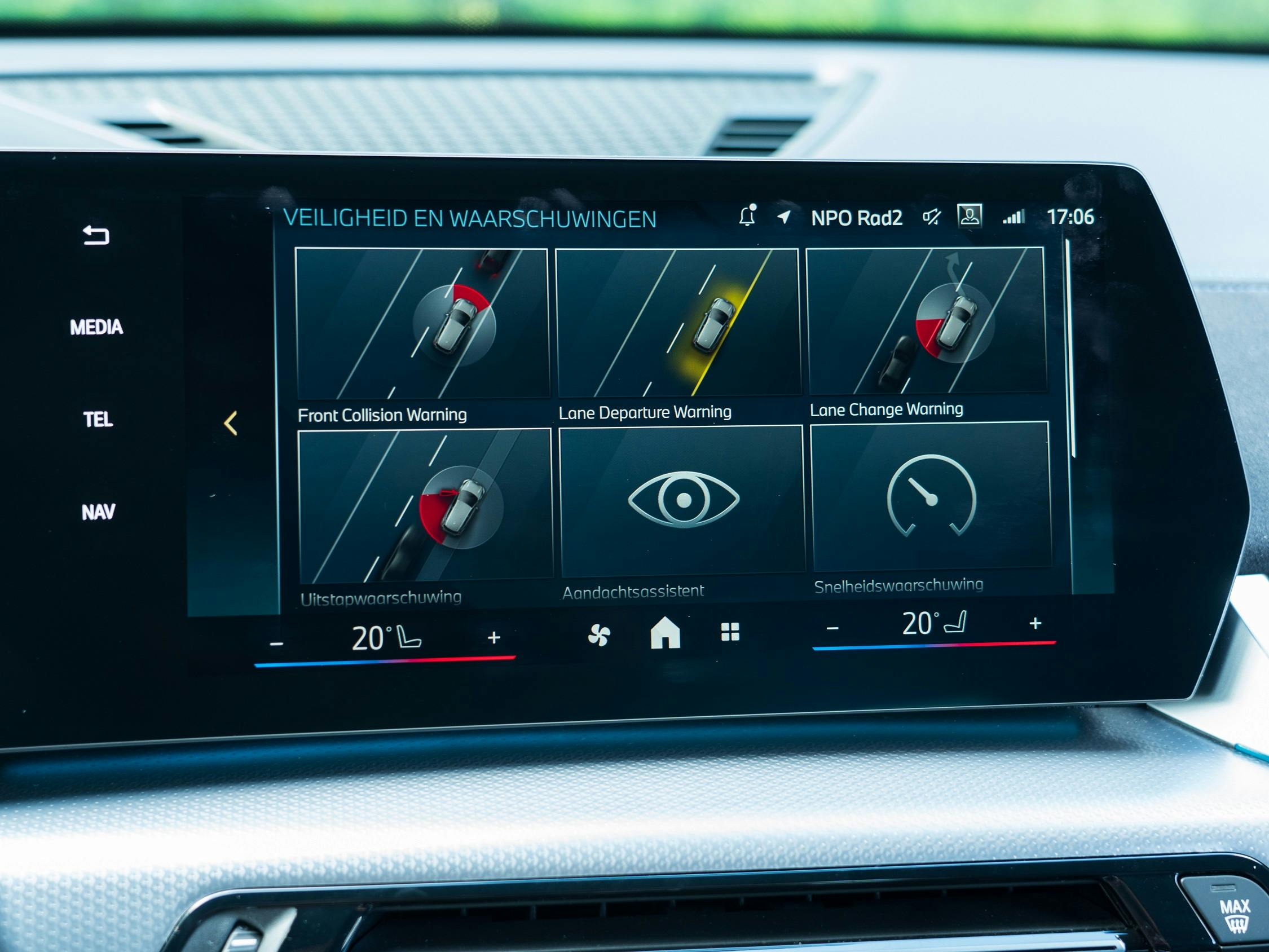 Wat de precieze functie van elke tegel is, wordt met duidelijke tekeningen uitgebeeld.