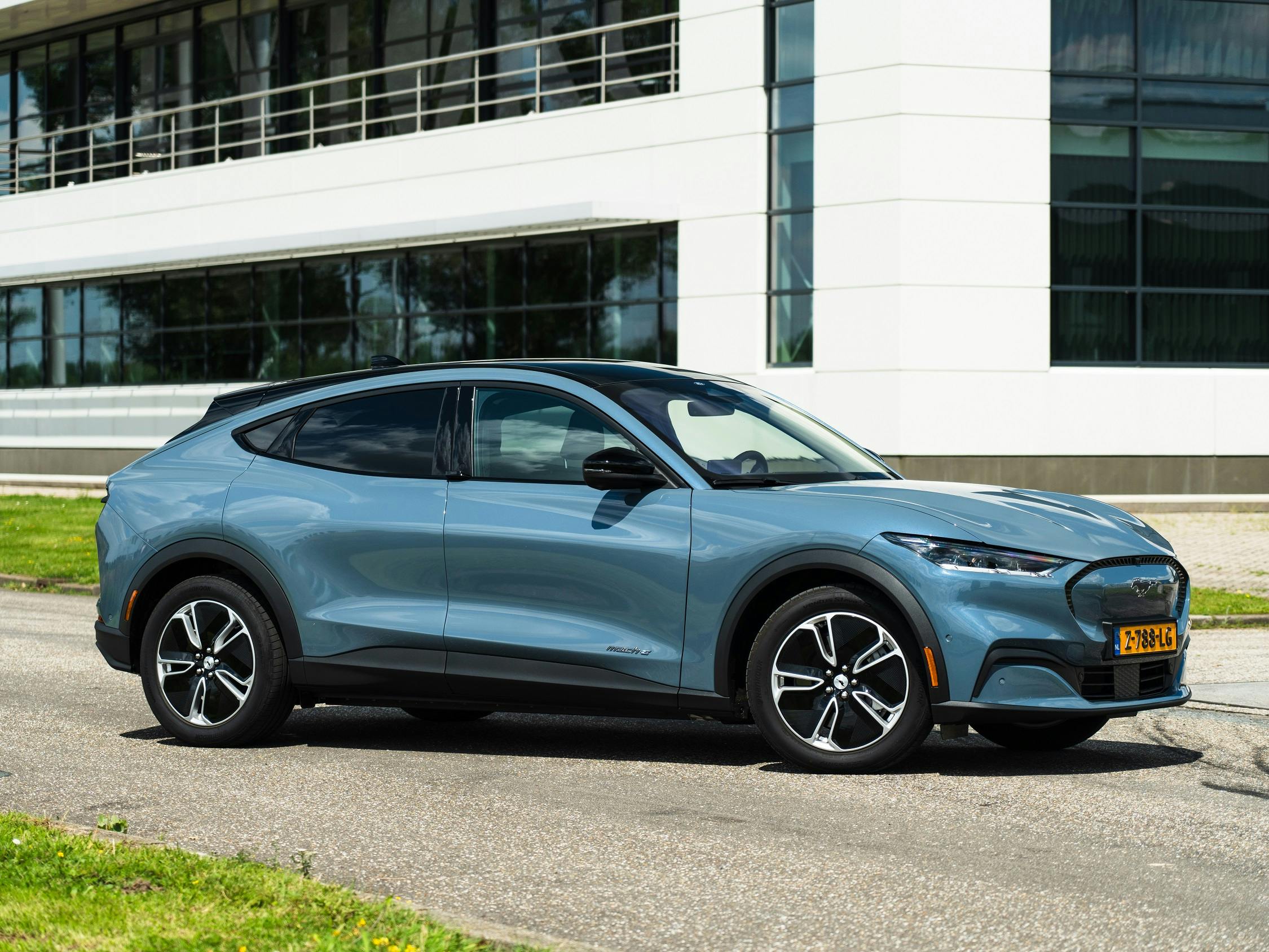 Review Ford Mustang Mach-E RWD - Extra kilometers en sneller opladen