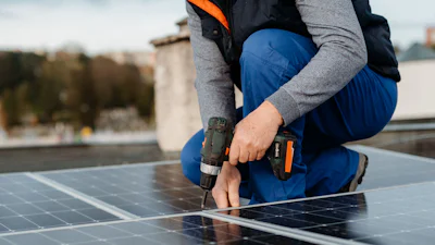 Waarschuwing NEN: pas op met zonnepanelen aan stopcontact