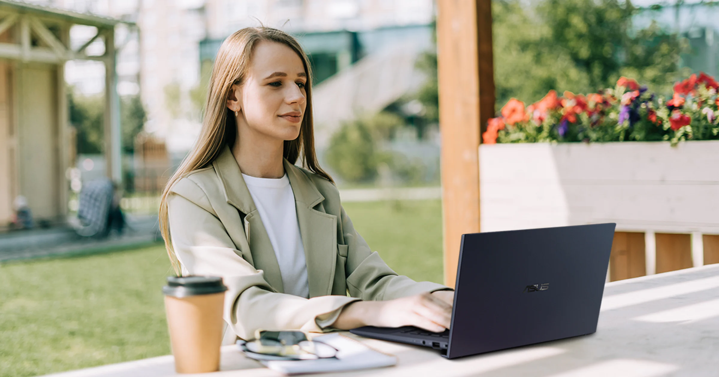 ASUS ExpertBook B9 OLED: vederlicht, razendsnel en uiterst mobiel