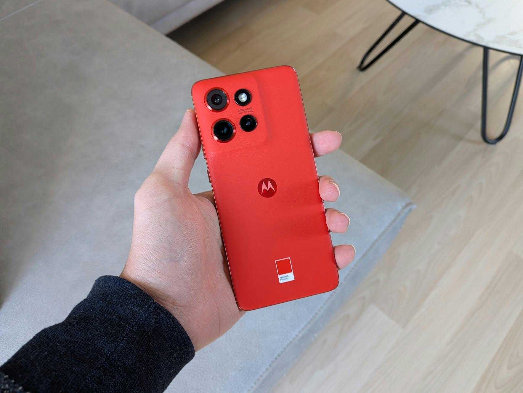 De Edge 50 Neo is niet bang om op te vallen.