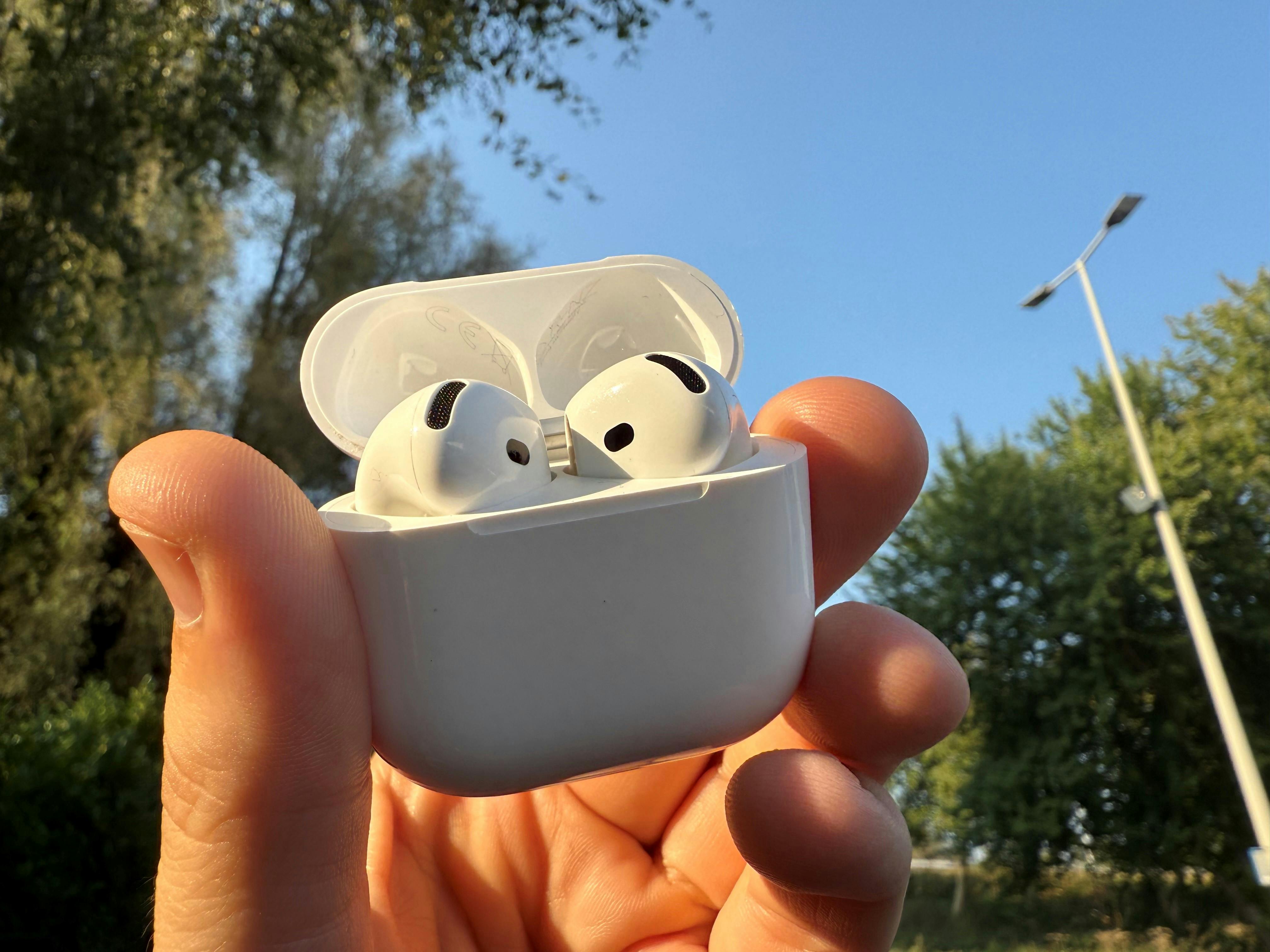 AirPods 4