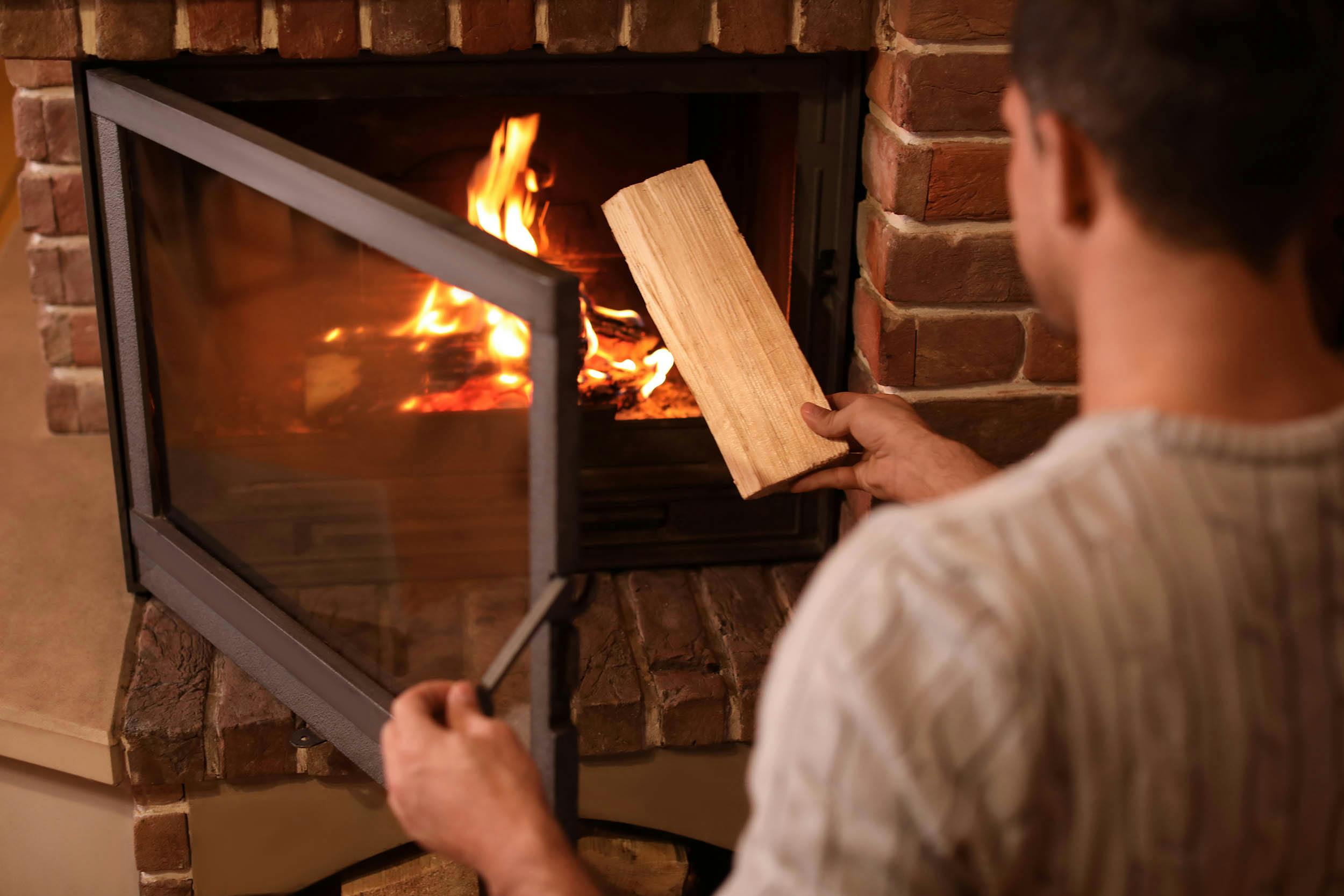 Haard of houtkachel aan? Zo verbeter je de trek in de schoorsteen