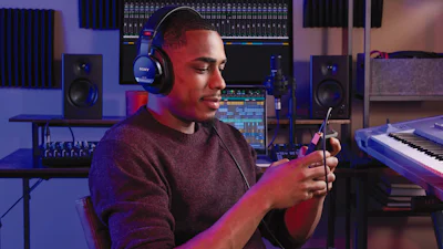 Koptelefoons met draad? Die zijn zo slecht nog niet...