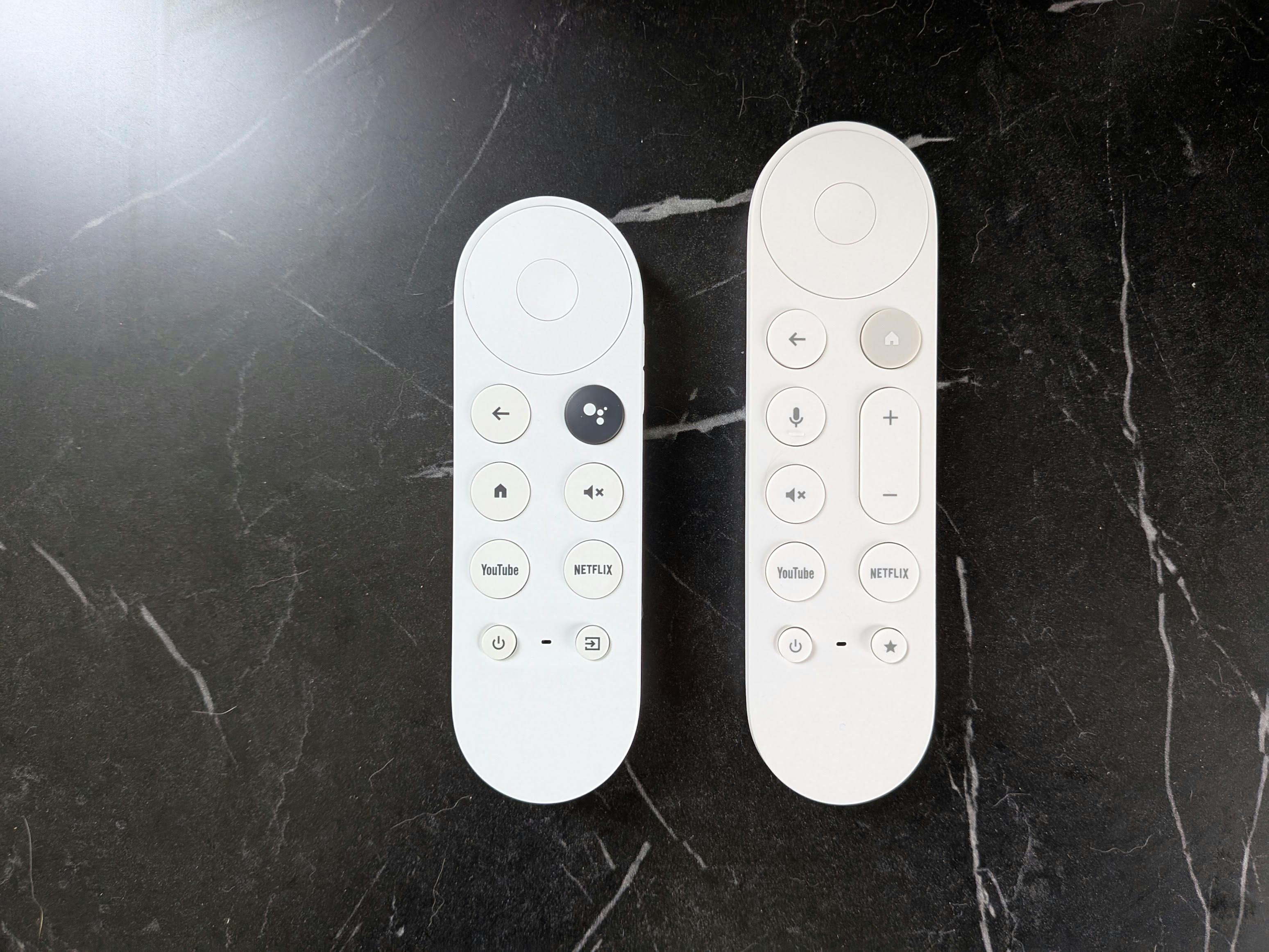 De afstandsbedieningen naast elkaar.