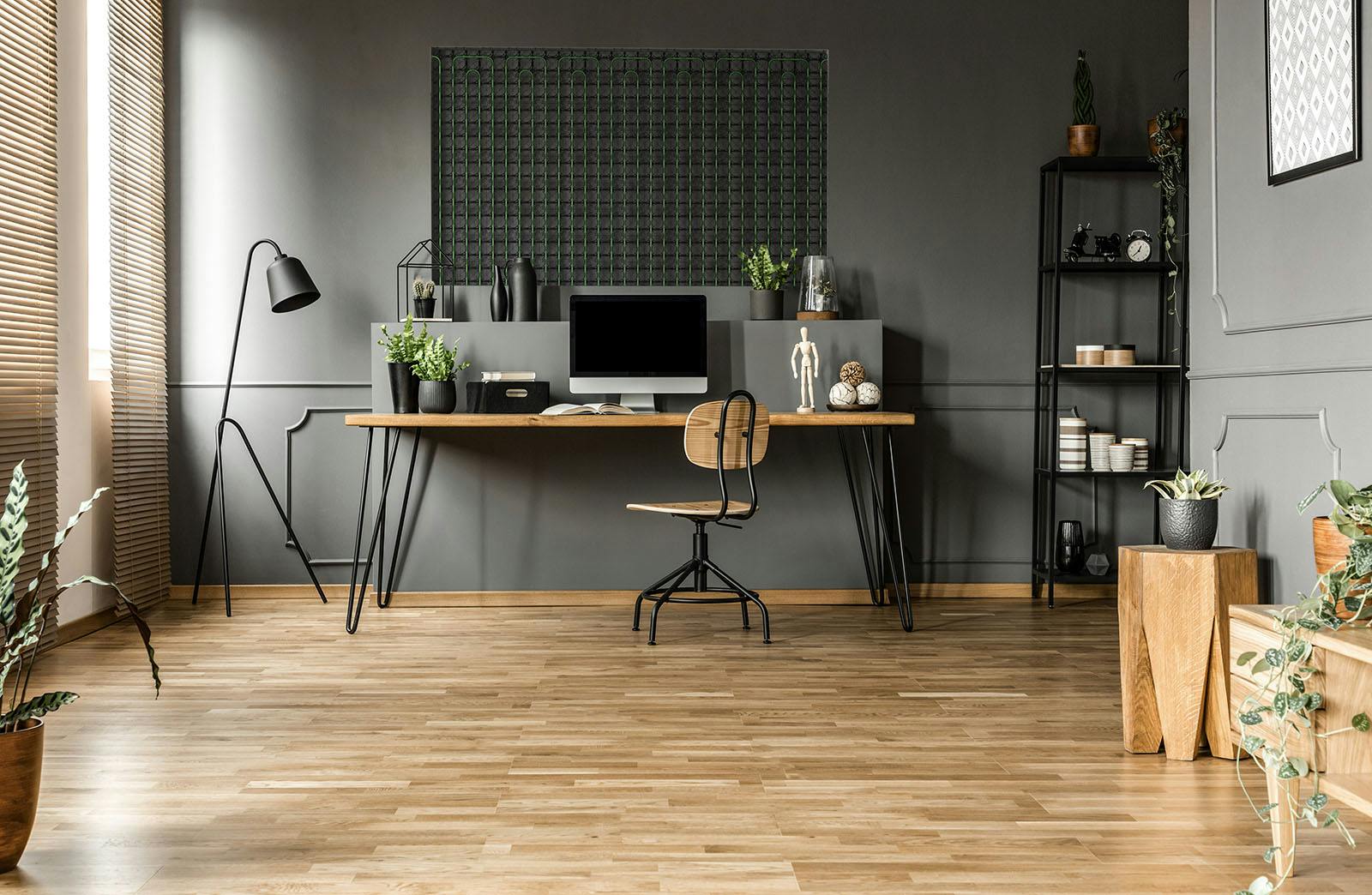 De wandverwarming die aangesloten is op een warmtepomp kan ingezet worden om te verwarmen en te koelen.