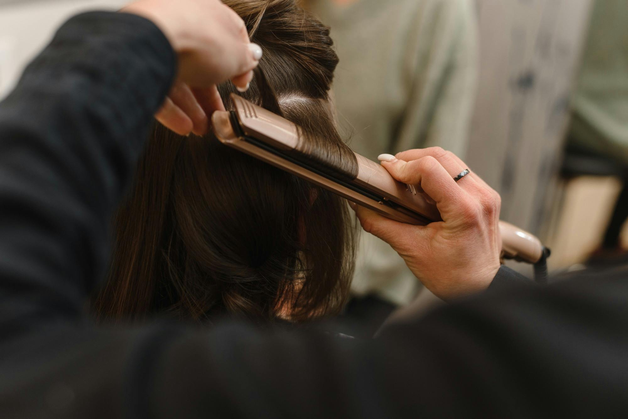 Krullen maken met een stijltang: zo doe je dat (en deze stijltang heb je nodig)