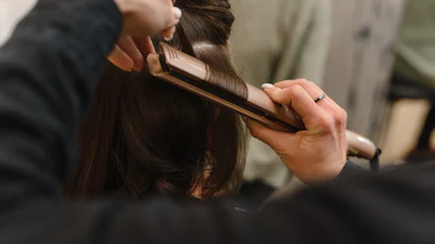 Krullen maken met een stijltang: zo doe je dat (en deze stijltang heb je nodig)