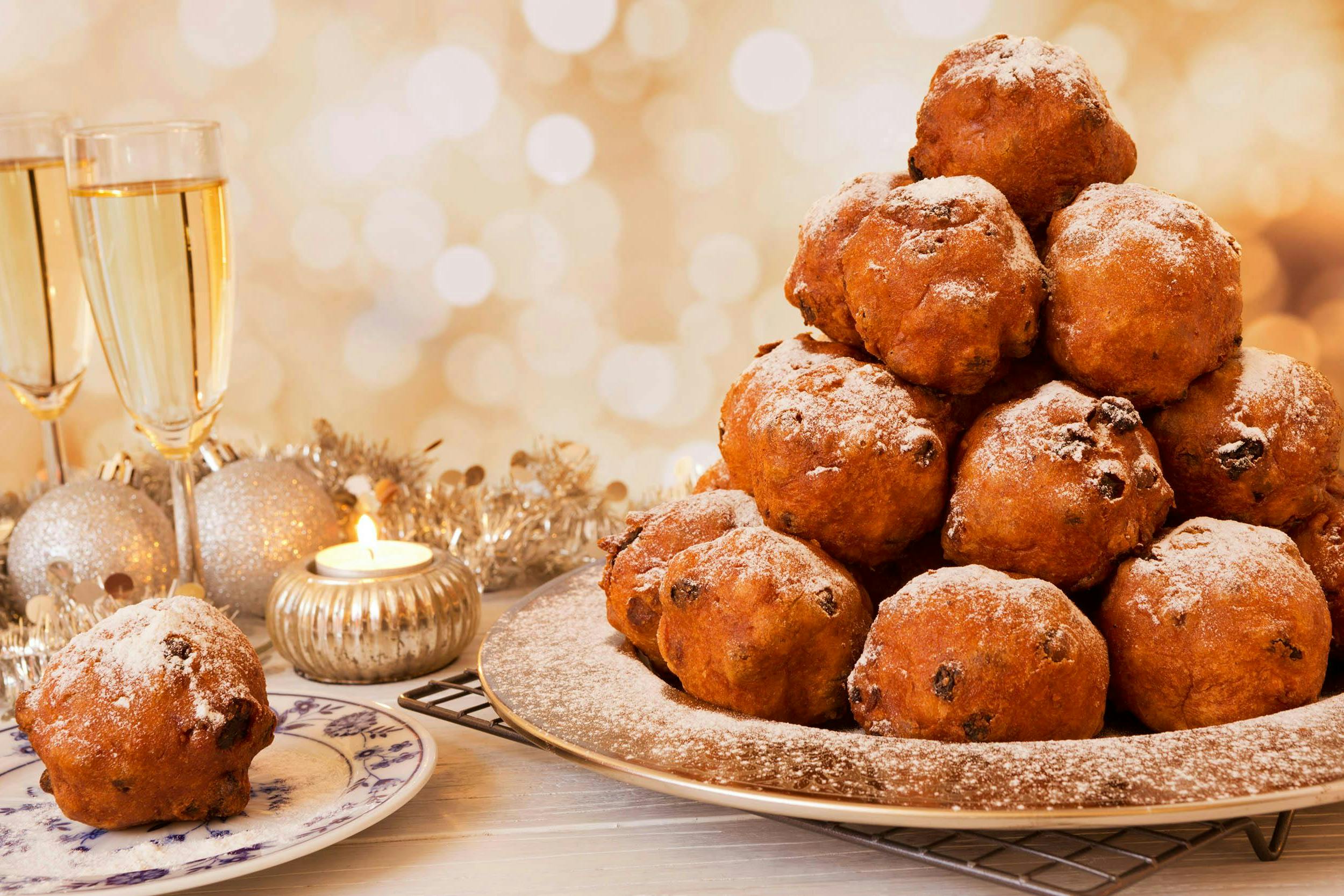 Zó overleef je Oud & Nieuw (zónder oliebollencoma of opgeblazen gevoel)