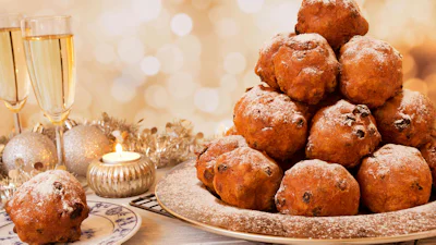 Zó overleef je Oud & Nieuw (zónder oliebollencoma of opgeblazen gevoel)