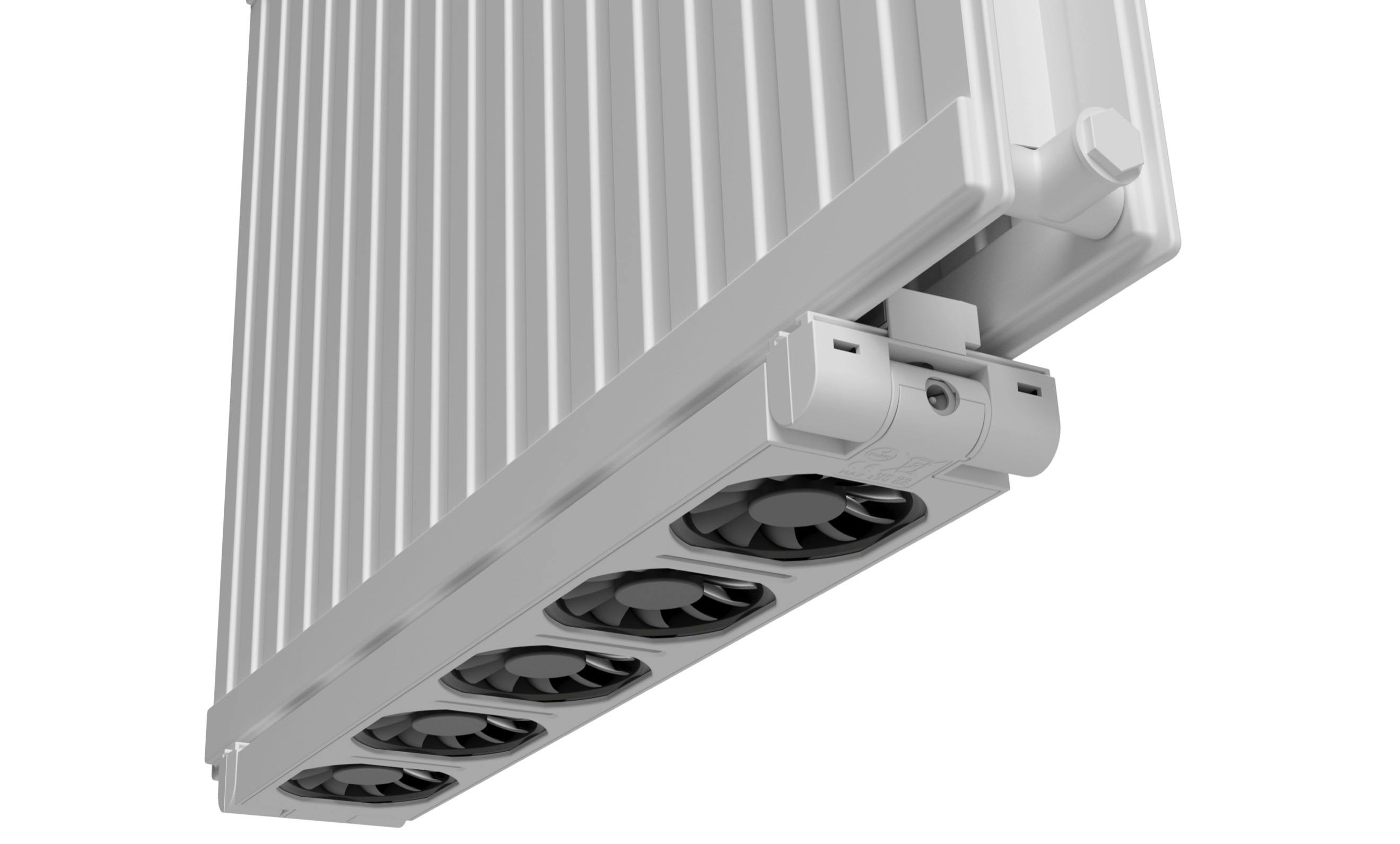 De boosters worden onder de radiator gemonteerd.