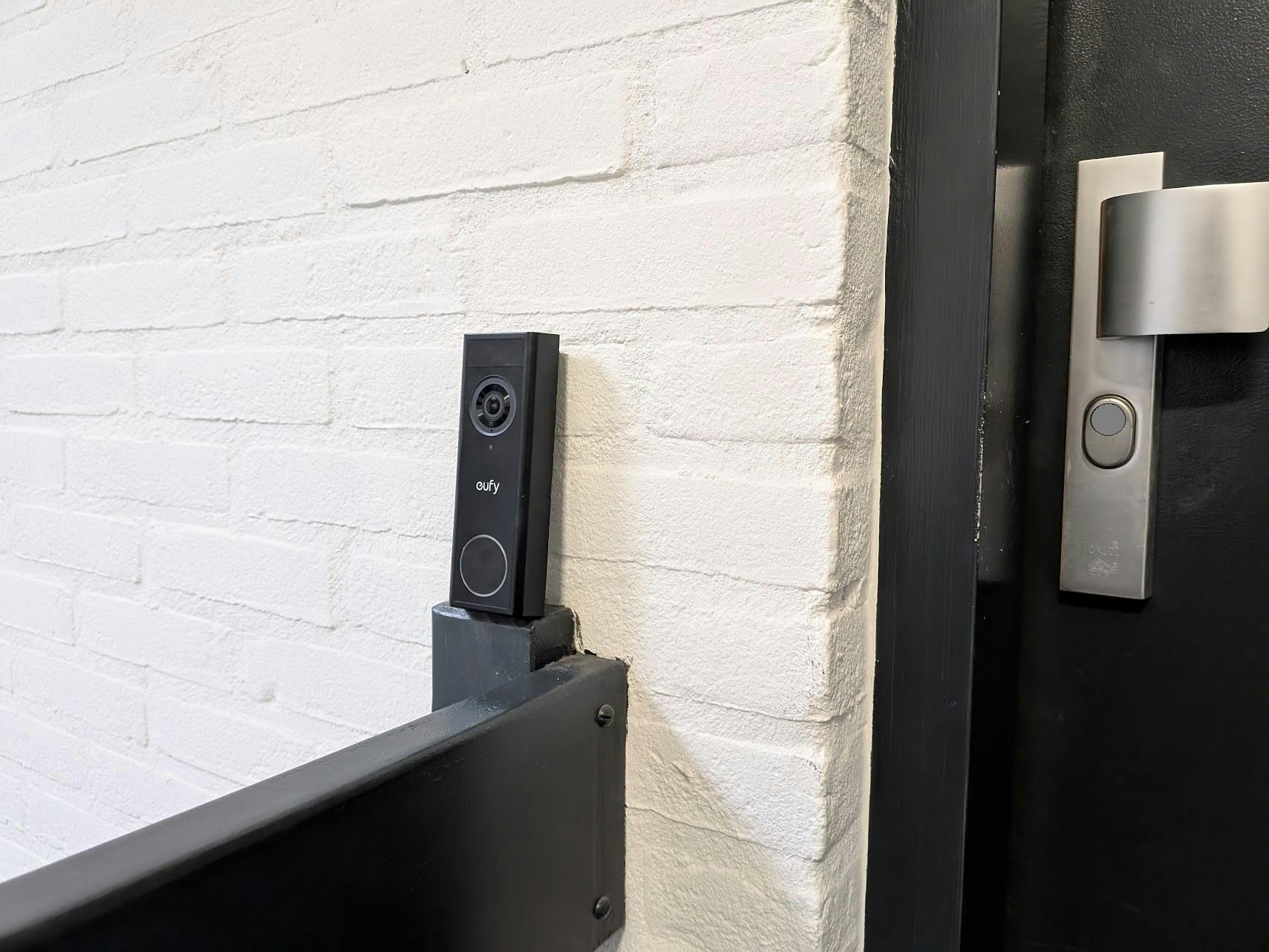 De bel heeft een neutraal uiterlijk