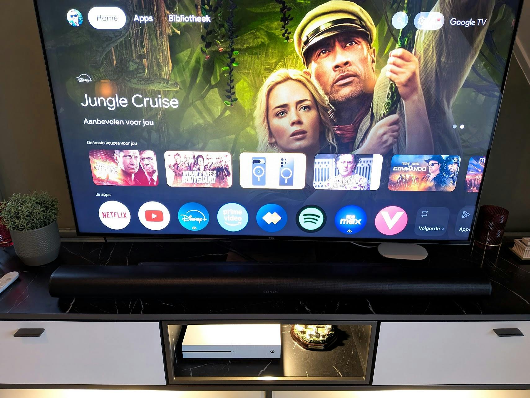 De Arc Ultra is even breed als een 55inch-tv