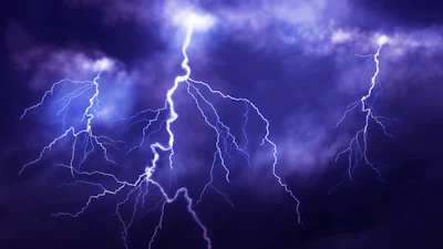 ⛈️ Wat te doen bij onweer: thuis, buiten en op de camping