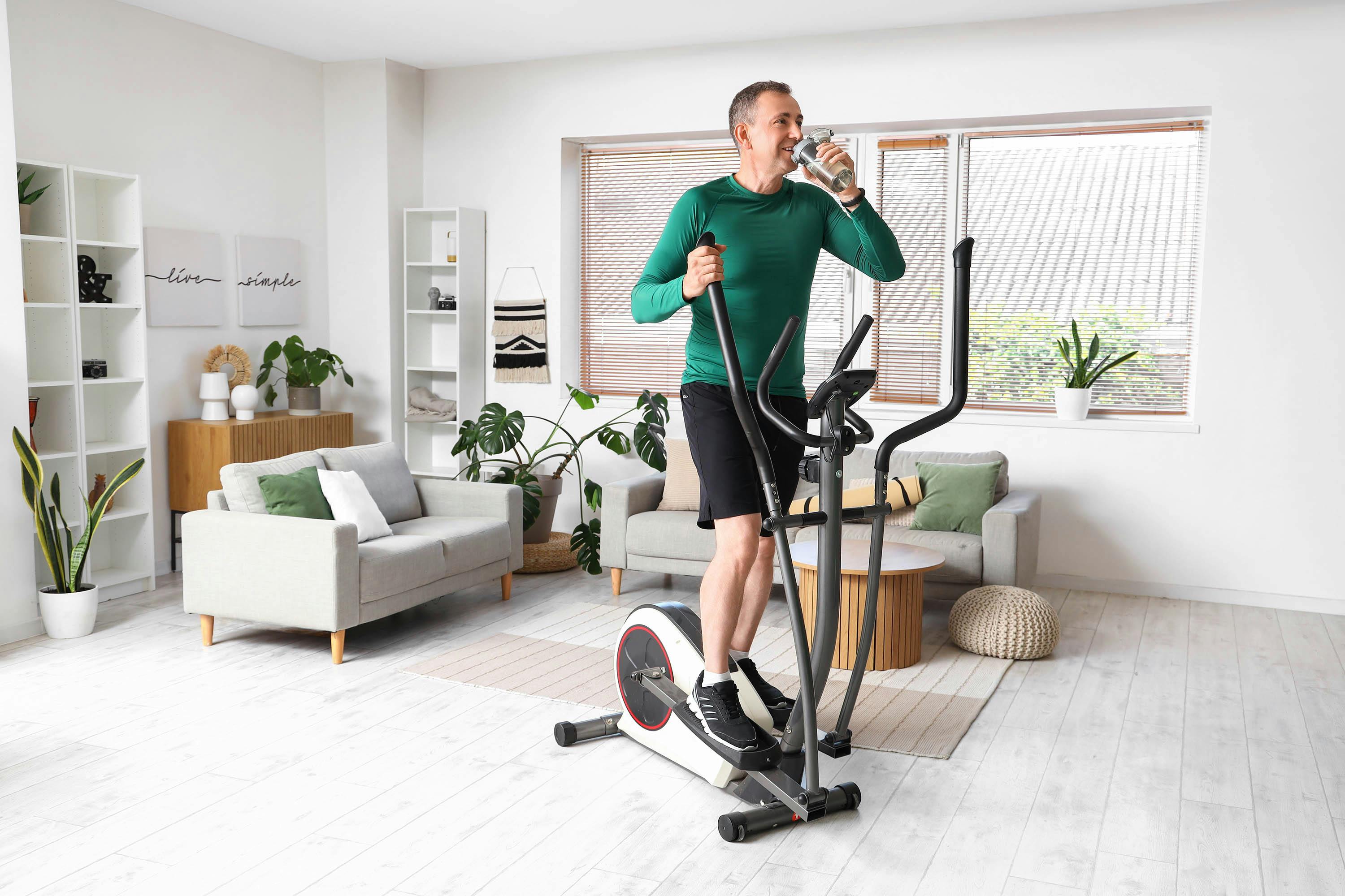 Van hometrainer tot loopband: zo blijf je fit zonder de sportschool