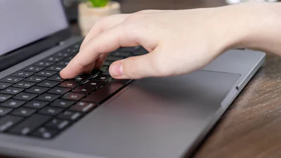 Vastgeplakte toets? Zo schakel je een specifieke toetsenbordtoets uit in Windows
