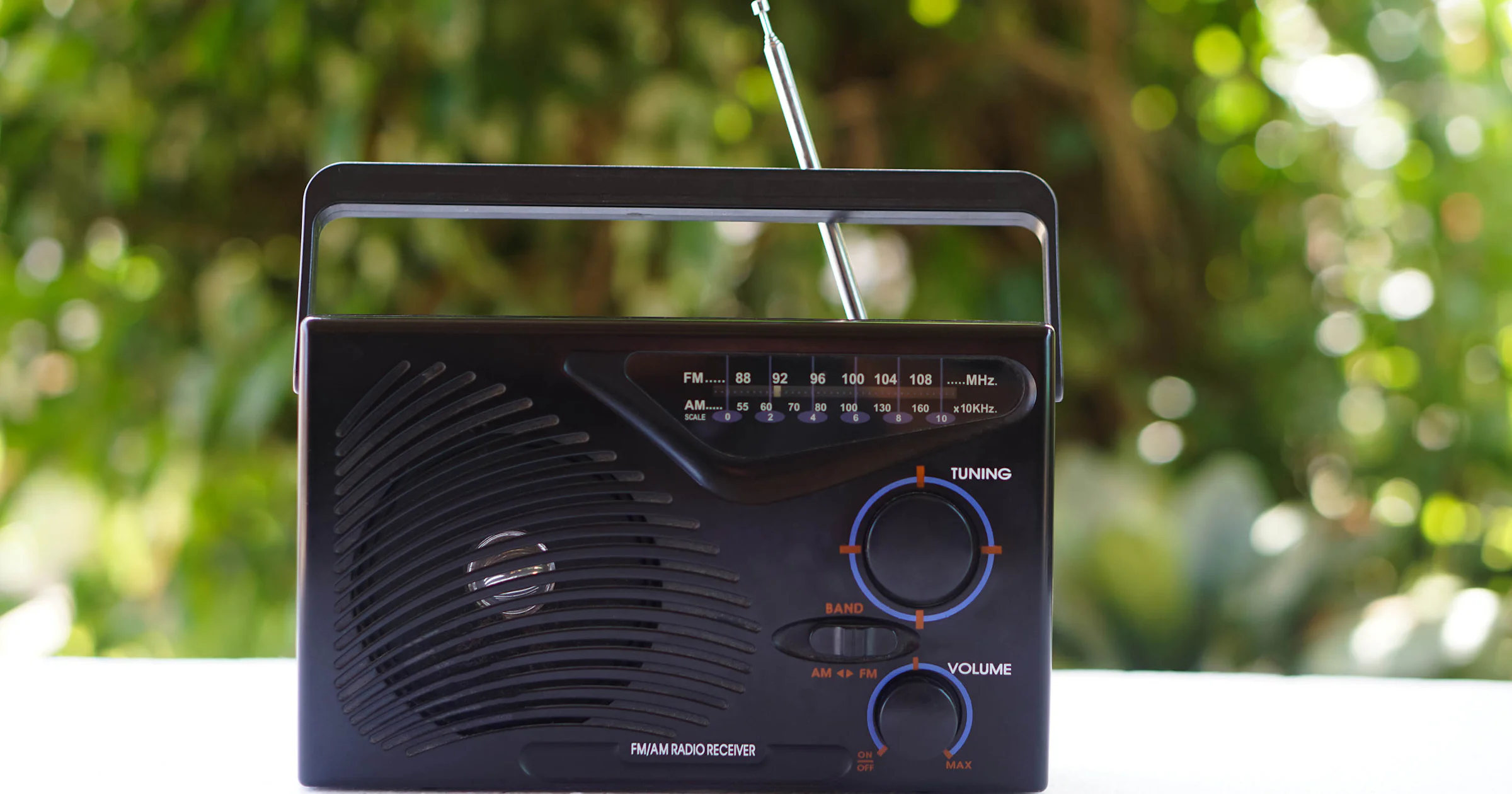 Van FM tot DAB+: zo vind je makkelijk je favoriete zenders op je draagbare radio